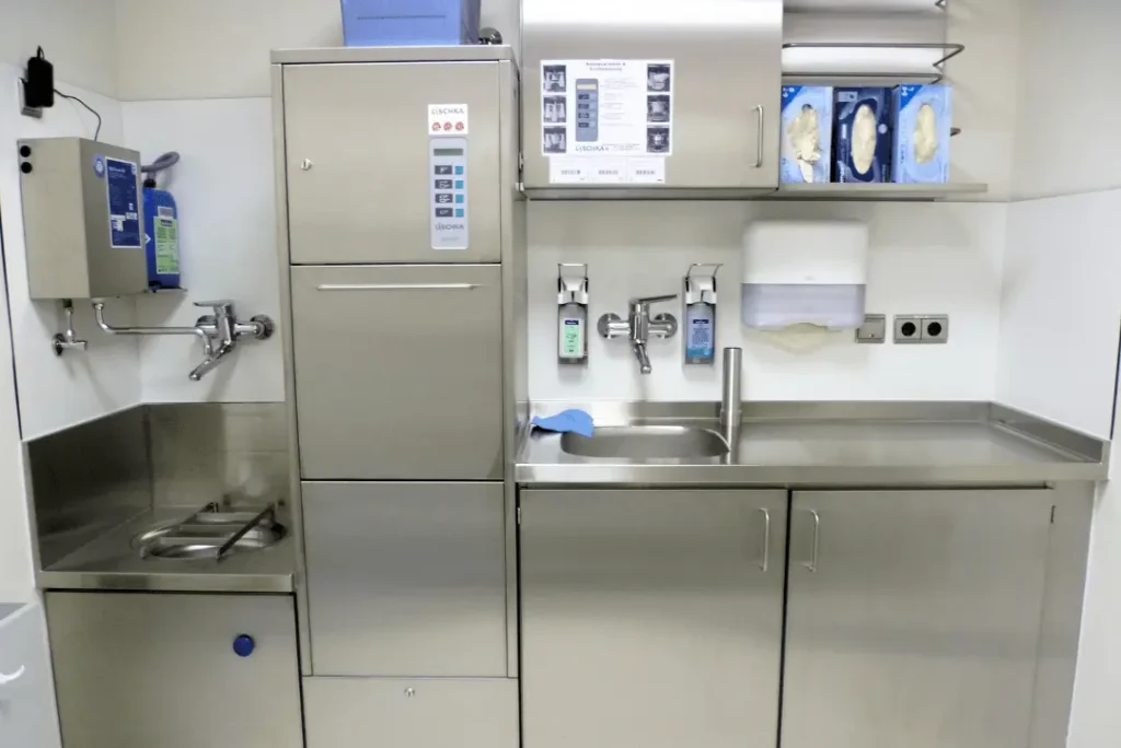 Nowoczesna sterylizatornia medyczna z profesjonalnym wyposażeniem – Centromedic